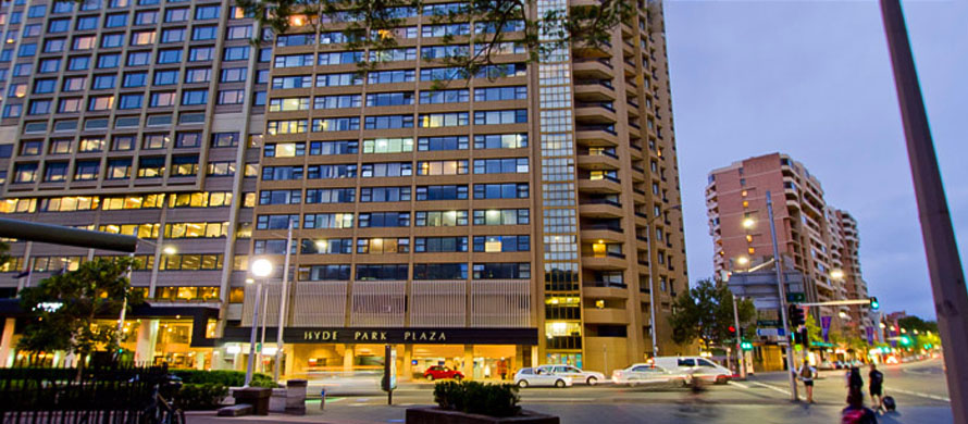 Oaks_Hyde_Park_Plaza[1]