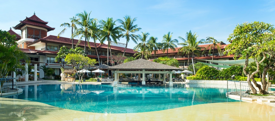 holiday-inn-resort-baruna-bali-exterior-day-time