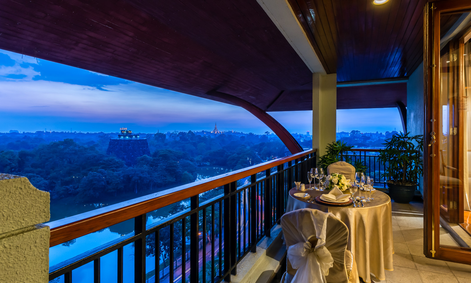 Chatrium Hotel Royal Lake, Yangon, Myanmar